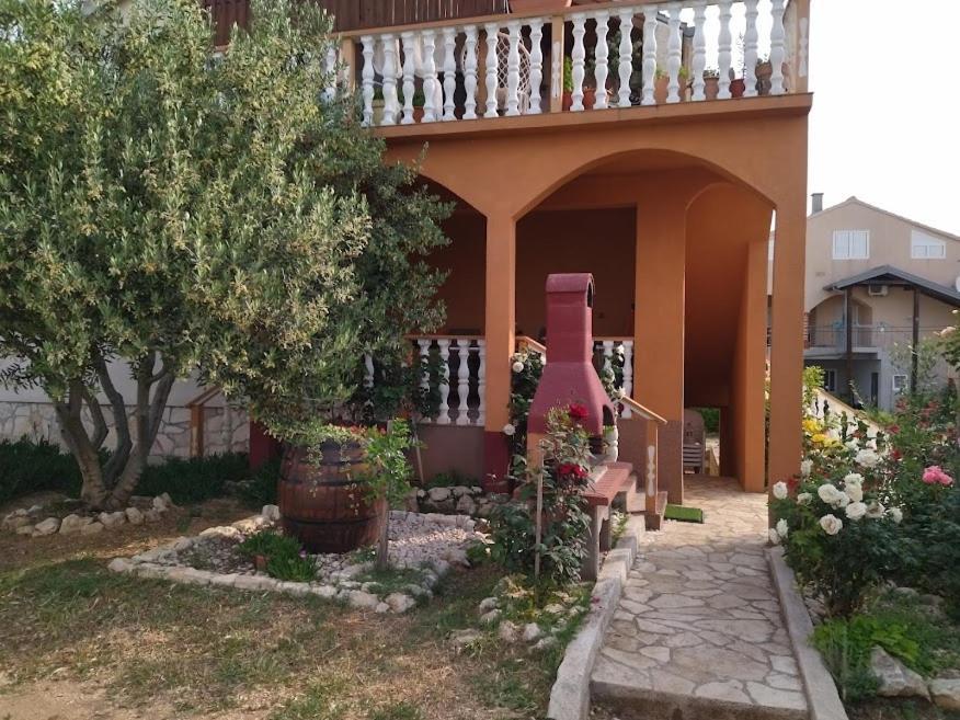 Apartment In Nin With Terrace, Air Conditioning, Wi-Fi Extérieur photo