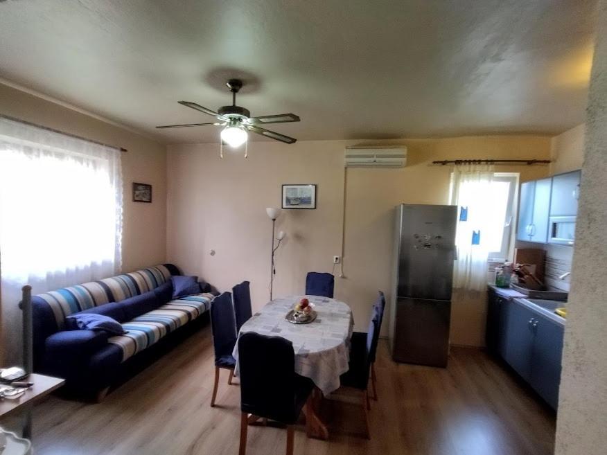 Apartment In Nin With Terrace, Air Conditioning, Wi-Fi Extérieur photo