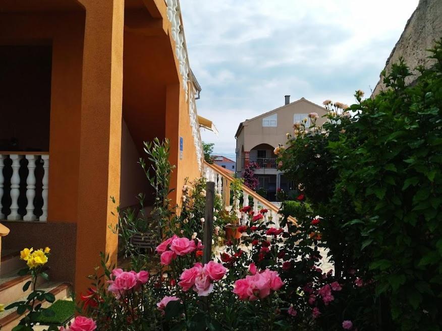 Apartment In Nin With Terrace, Air Conditioning, Wi-Fi Extérieur photo