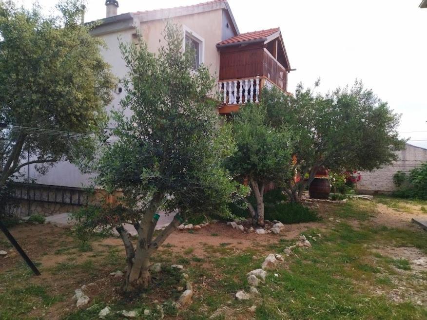 Apartment In Nin With Terrace, Air Conditioning, Wi-Fi Extérieur photo