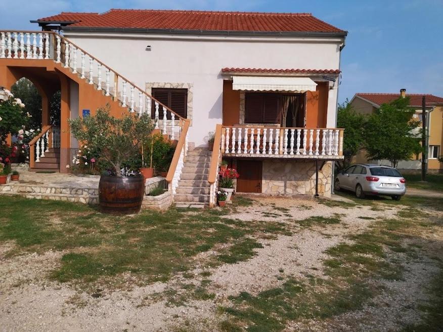 Apartment In Nin With Terrace, Air Conditioning, Wi-Fi Extérieur photo