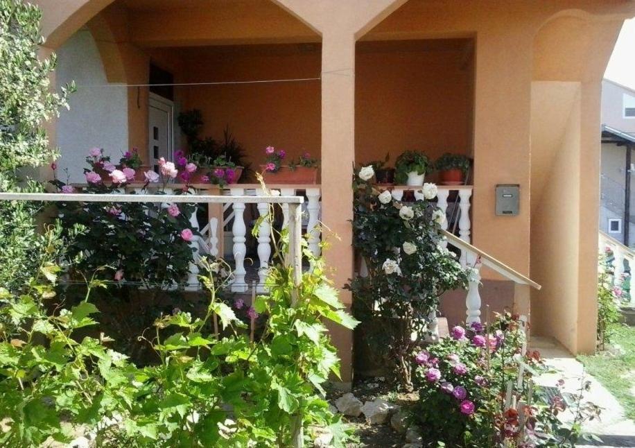 Apartment In Nin With Terrace, Air Conditioning, Wi-Fi Extérieur photo